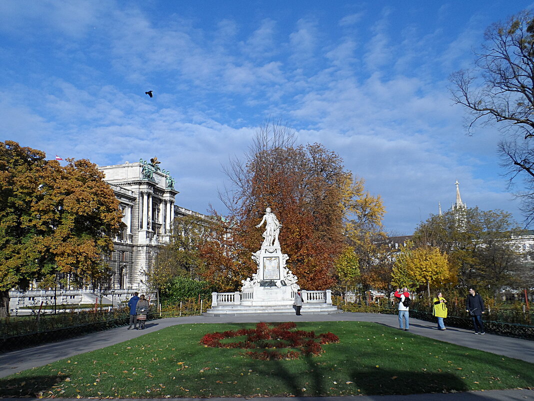 Памятник Моцарту в Вене - Галина 