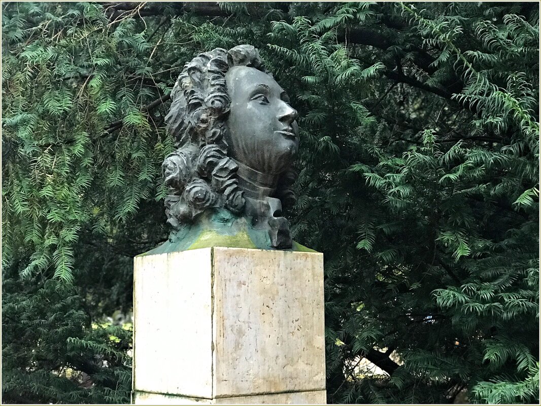 Скульптура в парке. - Валерия Комова