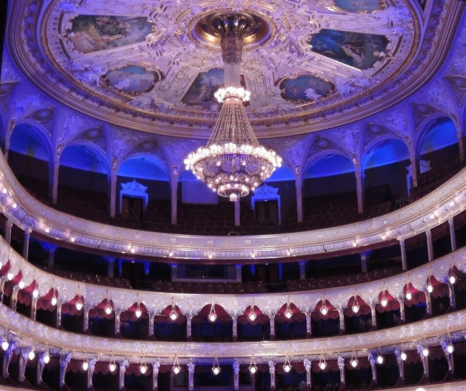 Одесский театр оперы и балета. Вид зала со сцены. - Юрий Тихонов