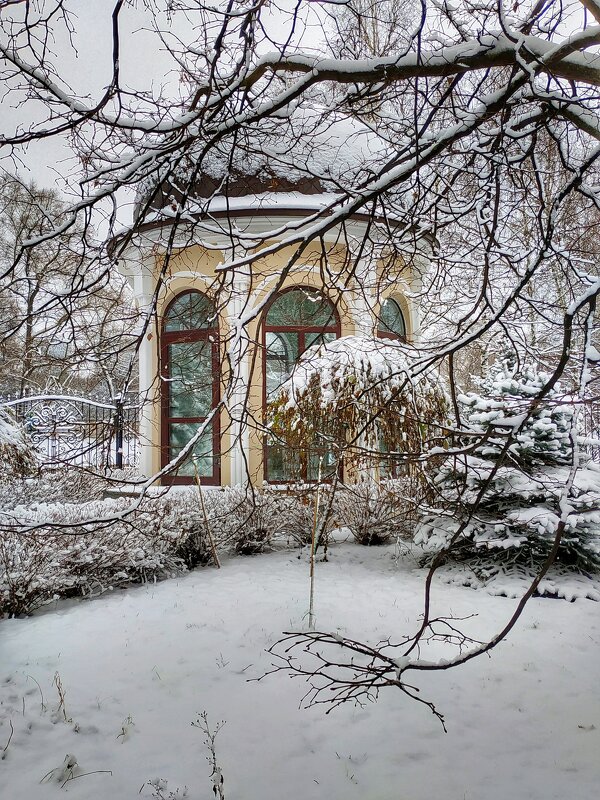 беседка в снежном саду - Валентина. .