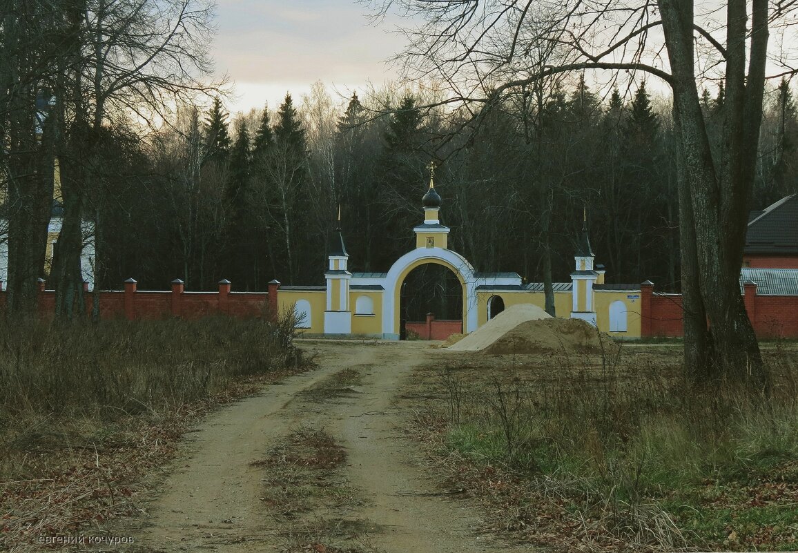 Церковь Троицы в усадьбе Зеновка (ныне Шалово) - Евгений Кочуров