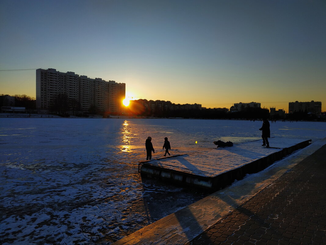 О низком декабрьском солнце - Андрей Лукьянов
