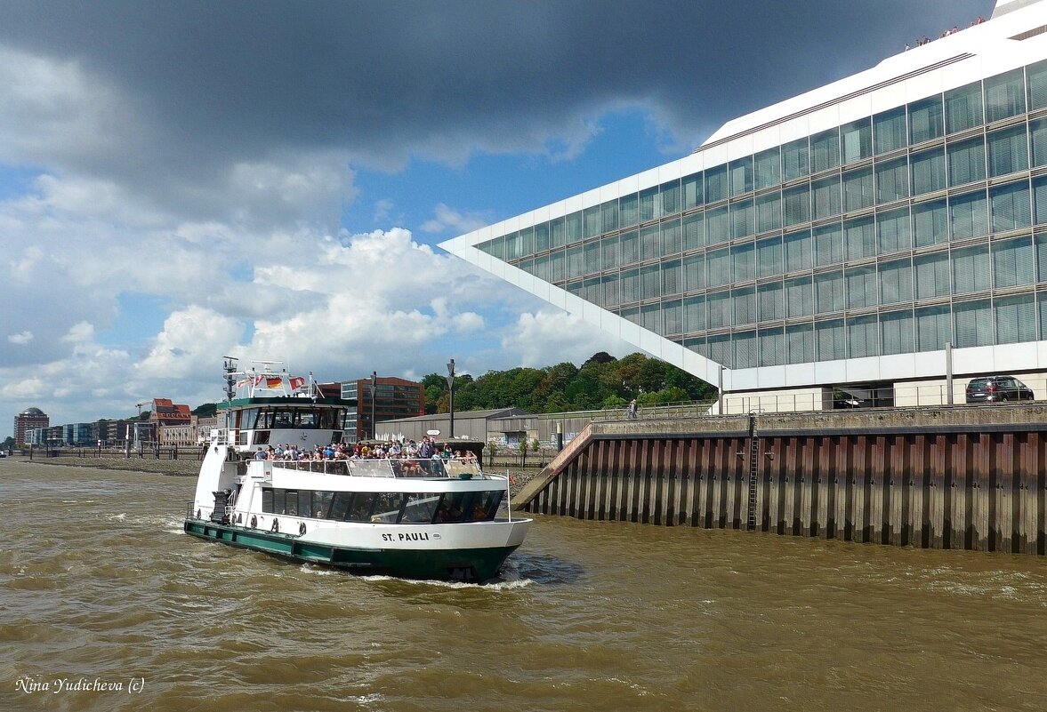 Dockland Altona Hamburg - Nina Yudicheva