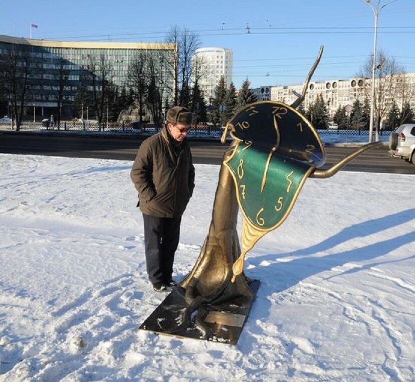 Скульптура Сальвадора Дали в Сибири - Борис 