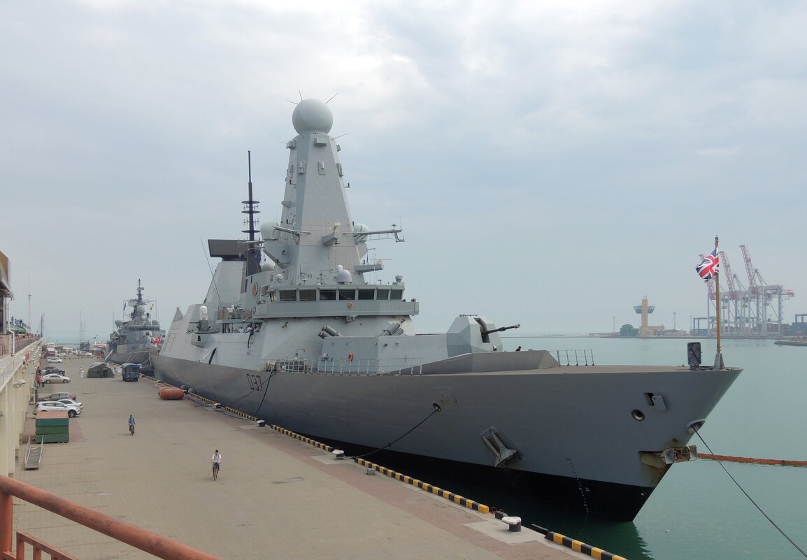 Эсминец HMS «Duncan» (D37) Королевских ВМС Великобритании в Одесском порту - Юрий Тихонов