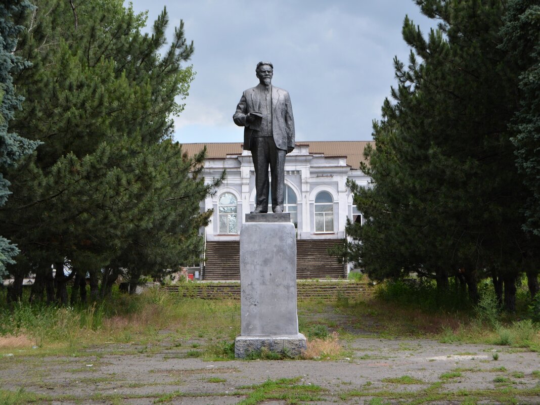 Красный Сулин. Памятник Михаилу Ивановичу Калинину. - Пётр Чернега