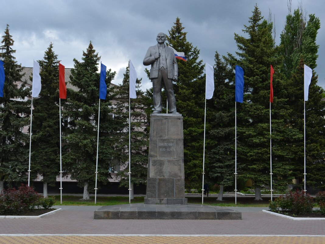 Красный Сулин. Памятник Владимиру Ильичу Ленину. - Пётр Чернега