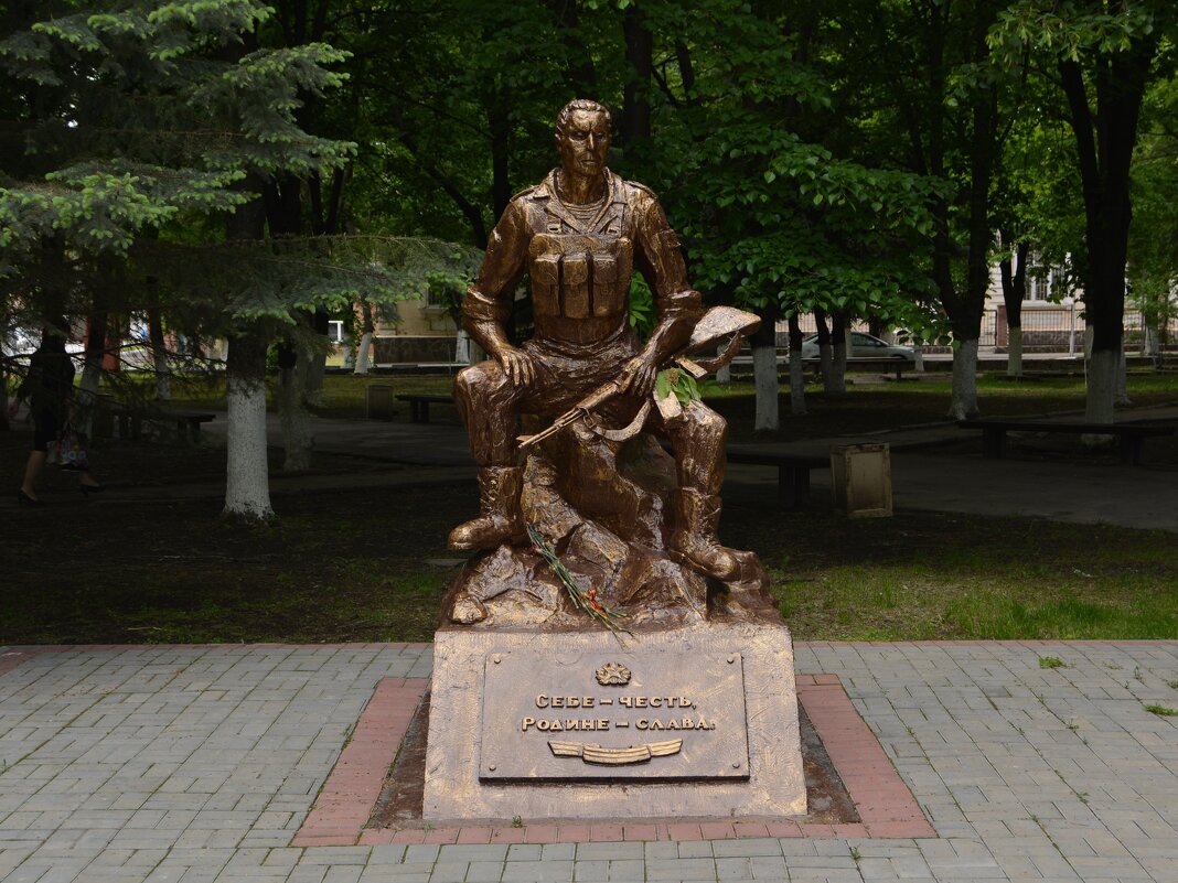 Красный Сулин. Памятник воинам, погибшим в локальных войнах. - Пётр Чернега