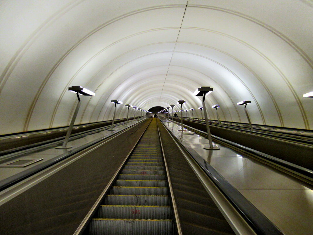 Станция Фонвизинская, вторая по глубине в Москве - 65 м. - Александр Чеботарь