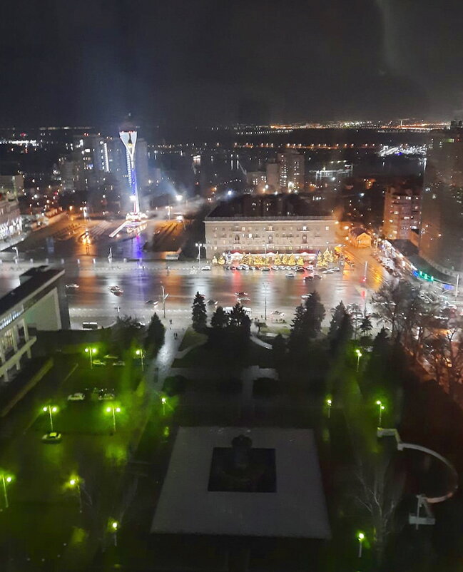 Вид на Театральную площадь с колеса обозрения в парке Революции - Татьяна Р 