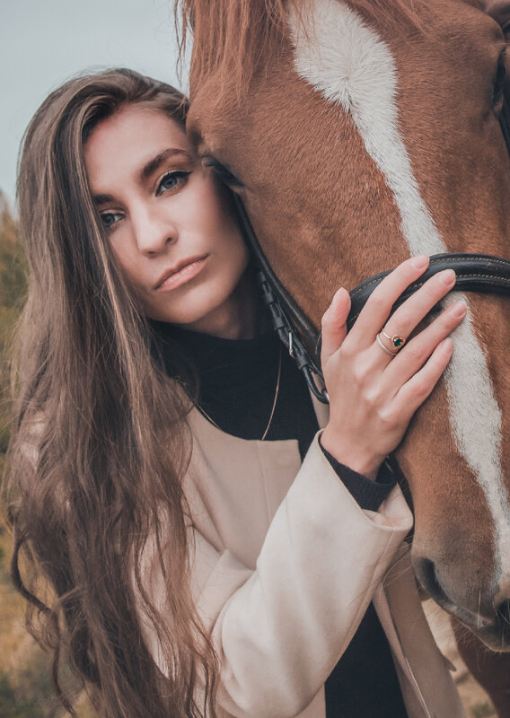Девушка с лошадью - Яна Пикулик