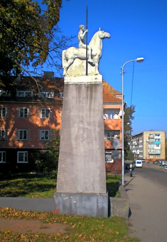 Памятник уланам - Сергей Карачин