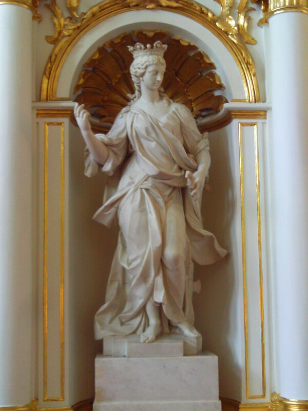 Статуя правосудия в Эрмитаже Санкт - Петербурга - Оливер Куин