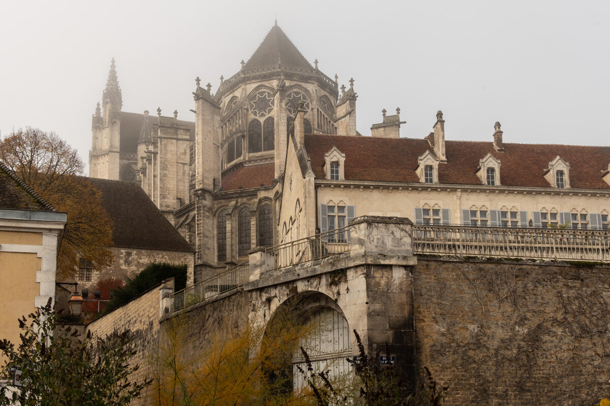 Осер (Auxerre). Собор Сент-Этьен. Туманное утро. - Надежда Лаптева