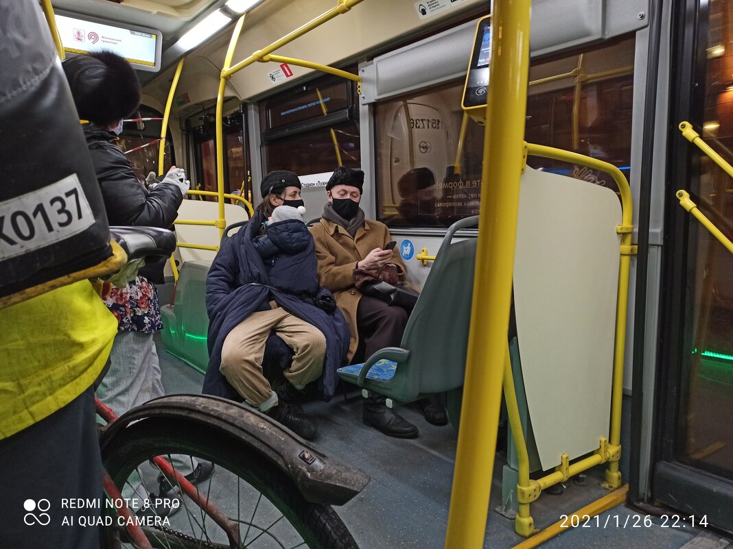 Аборигены Москвы в автобусе - Vadim 
