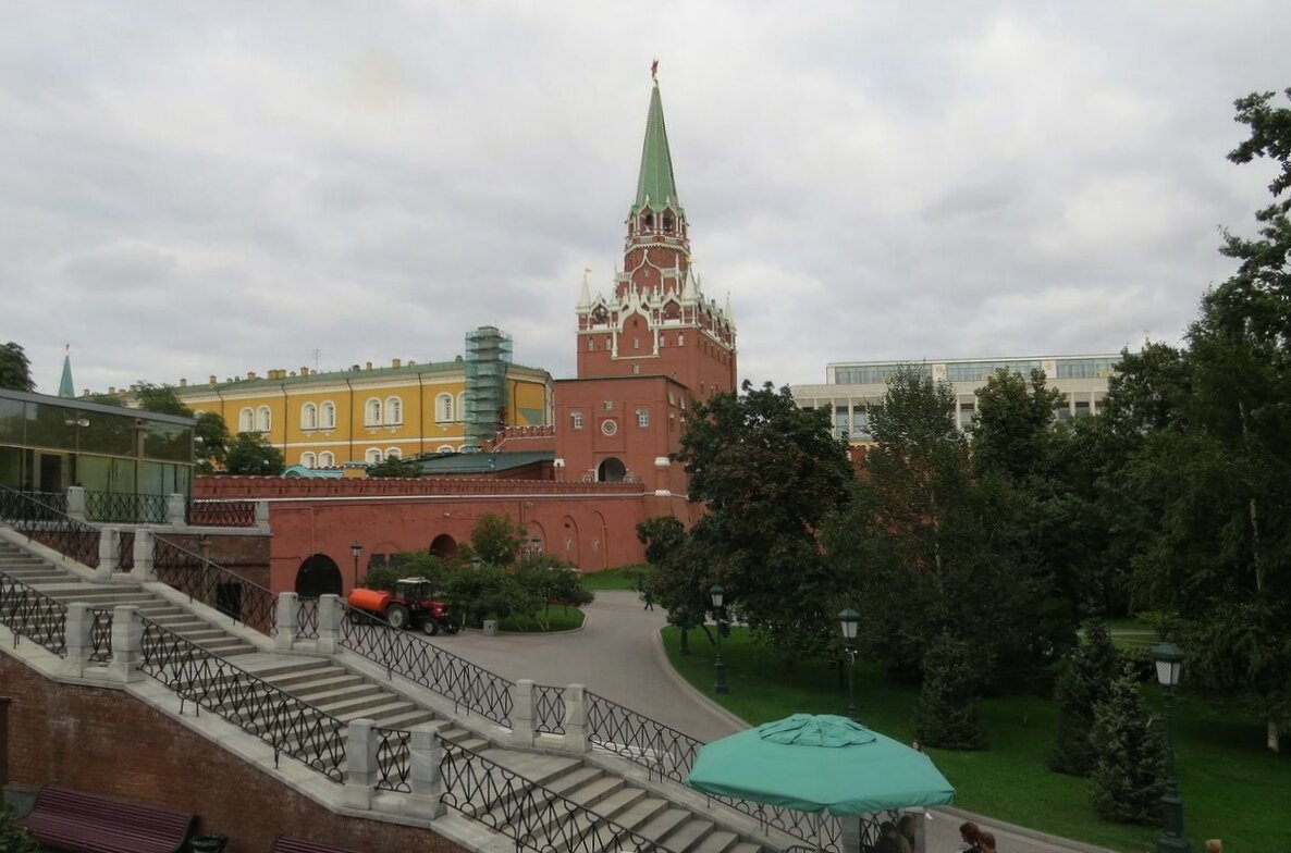 Вход в Кремль - Вера Щукина