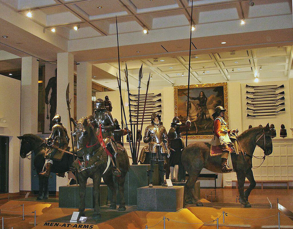 Конкистадоры, рыцари в одном из залов музея оружия в Лидсе - Тамара Бедай 