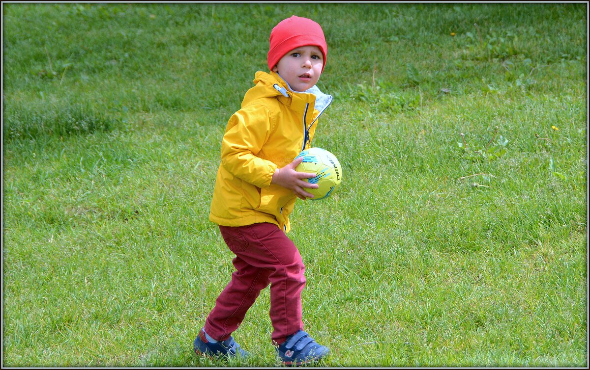 Мальчик с мячом - Mike Collie