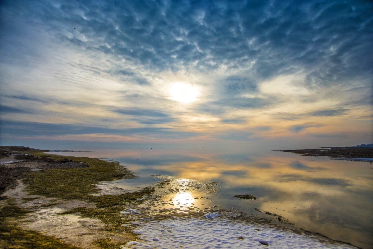 Зимний закат на море - Александр Довгий