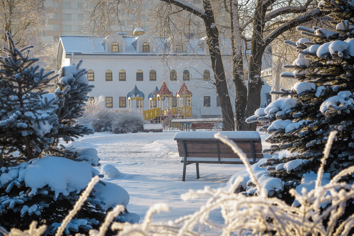 Воскресная школа. Городской зимний пейзаж. - Олег Бабурин