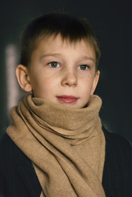Портрет ребенка с шарфом - Наталья Преснякова