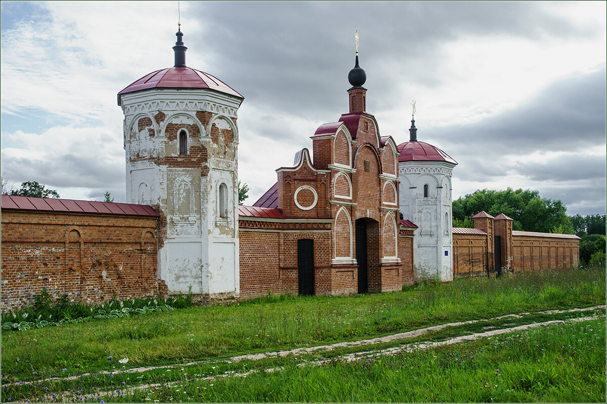 Главный вход в монастырь - Влад Чуев