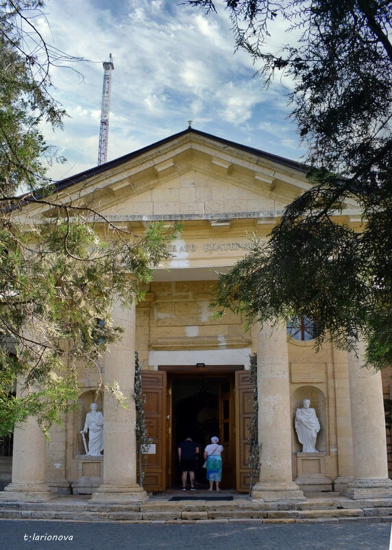 Главный вход Свято-Екатерининского  собора - Татьяна Ларионова