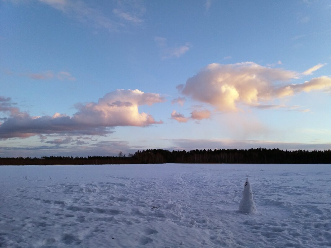 Над озером резвятся облака - Galina Solovova