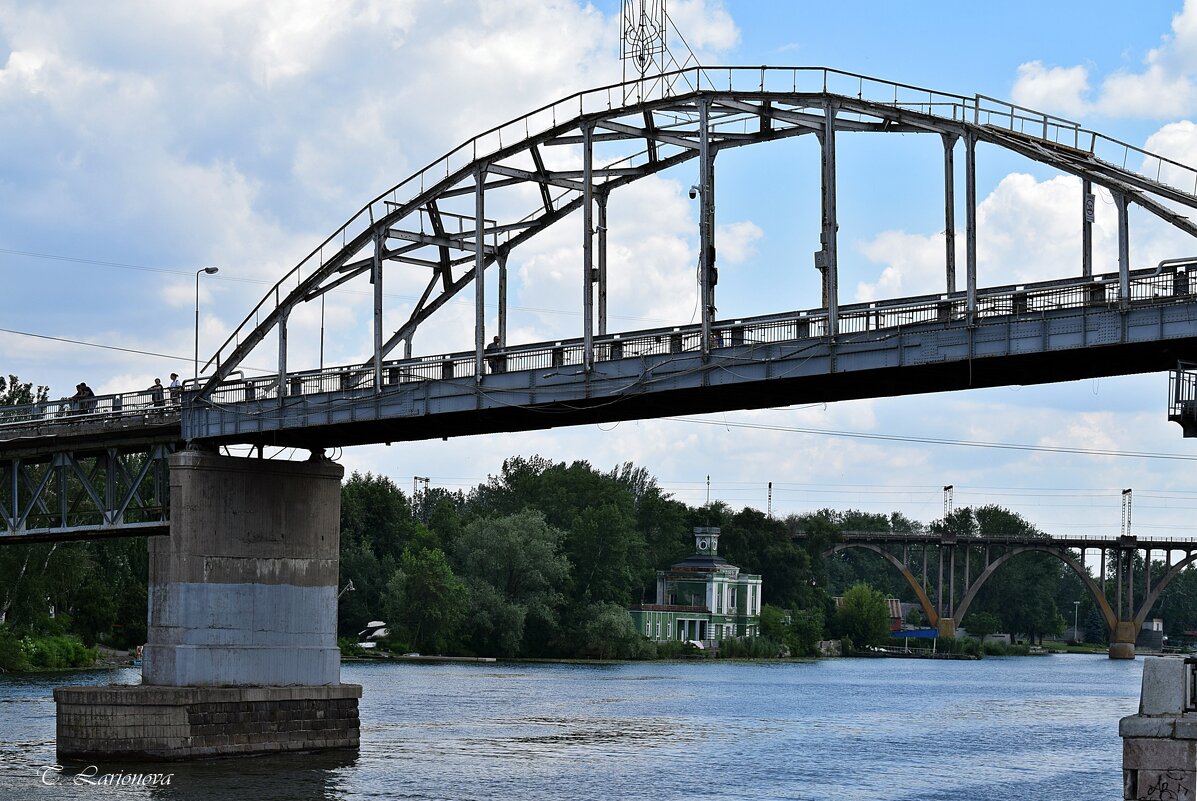 Мост на Монастырский остров - Татьяна Ларионова
