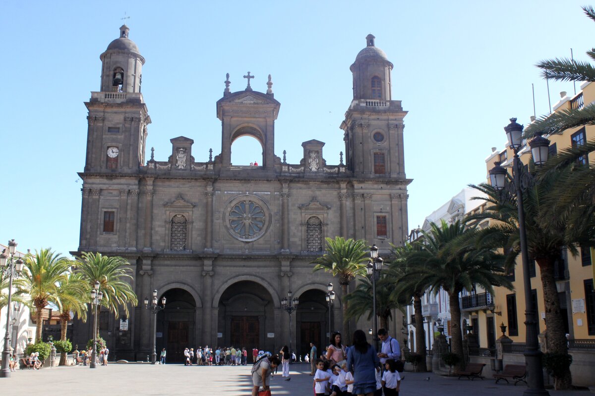 Церковь и площадь Санта-Ана - Savayr 
