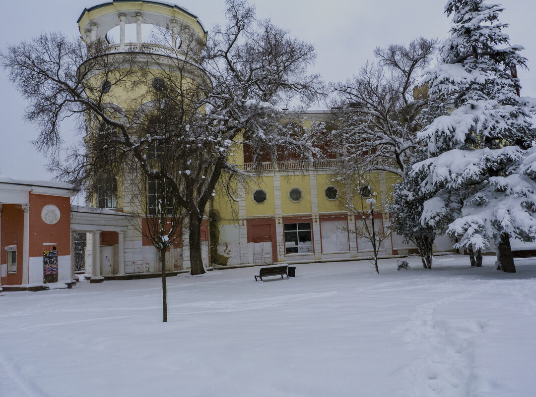 Кинотеатр  Симферополь со стороны горсада - Валентин Семчишин
