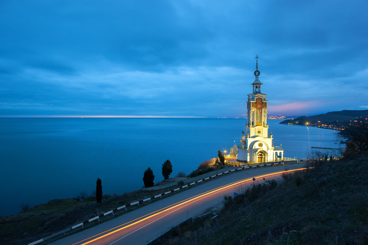 Алушта храм Маяк Николая Чудотворца