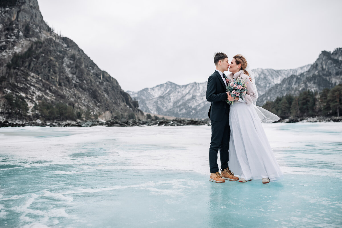 Свадьба в горах - Роман Жданов