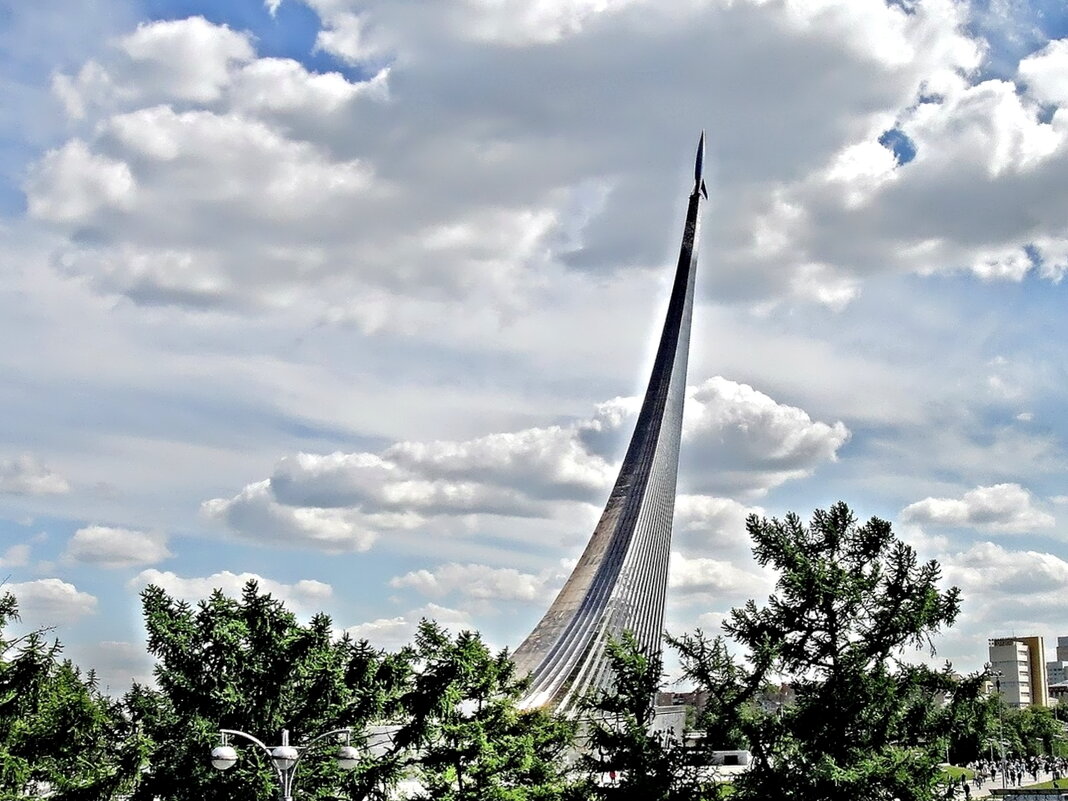 Монумент покорителям космоса в Москве - Ольга Довженко