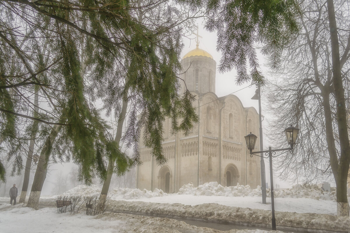 Дмитриевский собор туманным днем - Сергей Цветков