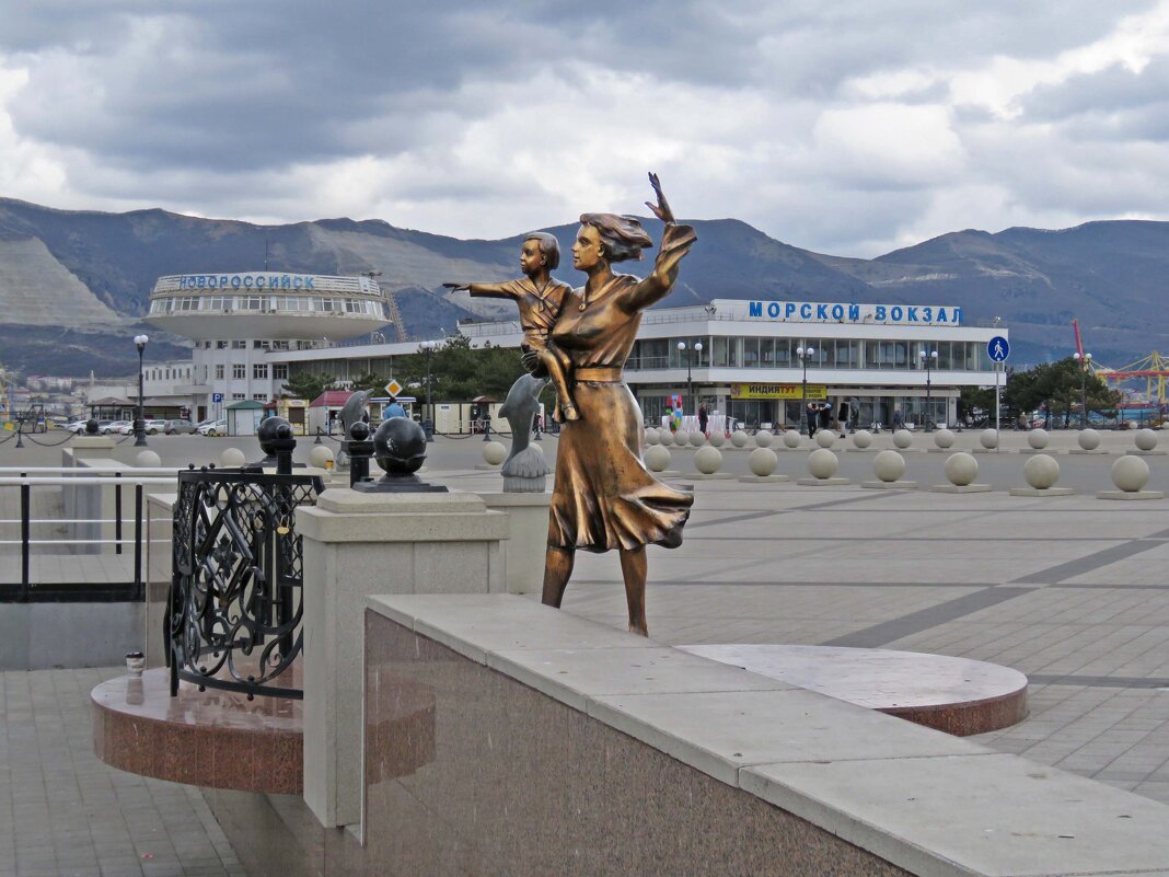 Памятник жёнам моряков Новороссийска - ИРЭН@ .