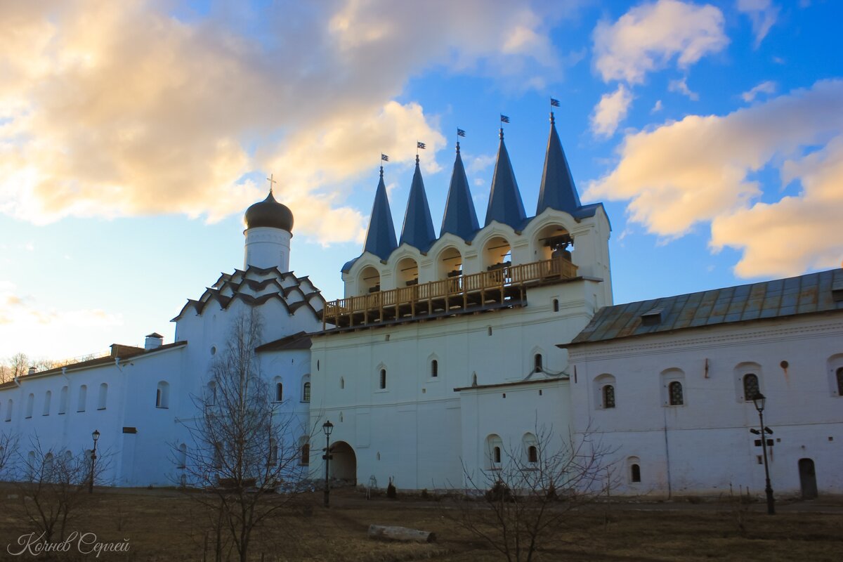 Весенний монастырь - Сергей Кочнев