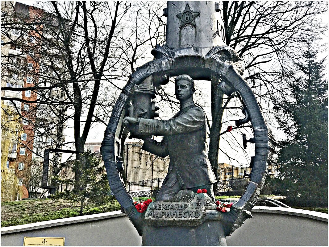 Памятник Александру Маринеско. - Валерия Комова