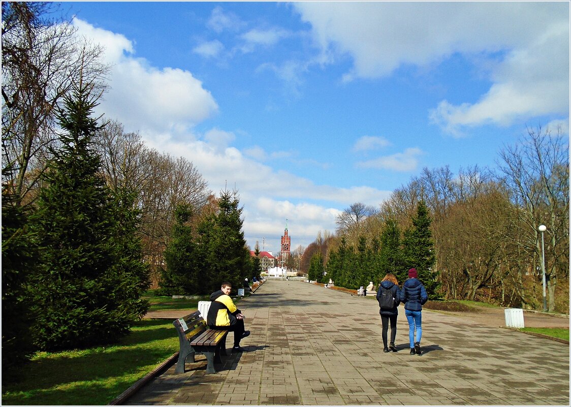 В весеннем парке. - Валерия Комова