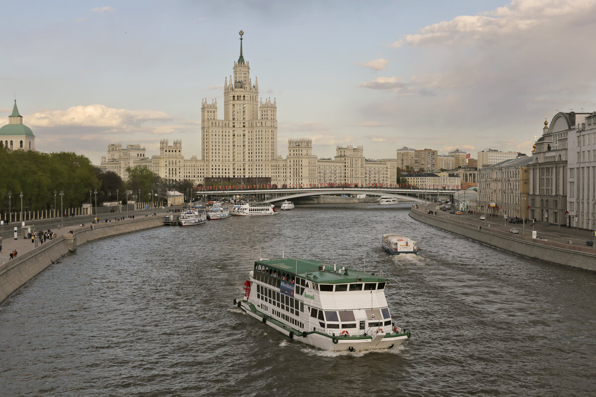 Тучки над Москвой - Тата Казакова