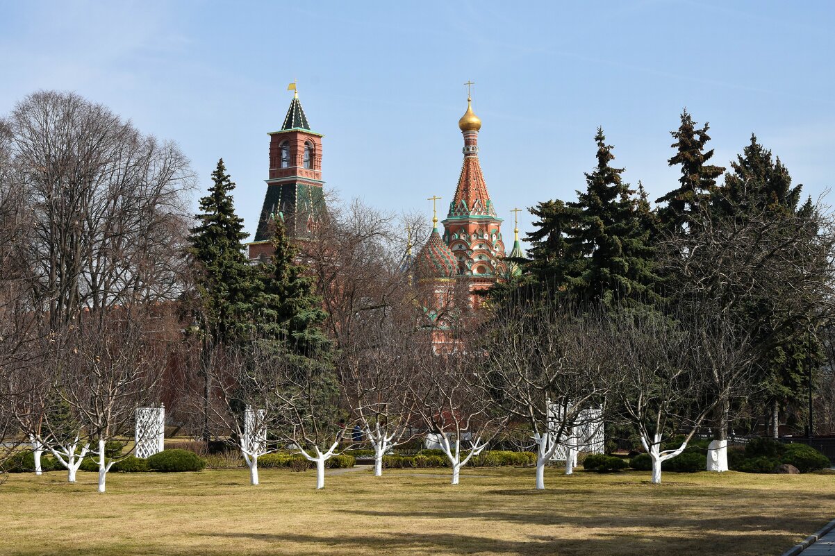 Россия. Московский Кремль. Большой Кремлевский сквер. - Наташа *****