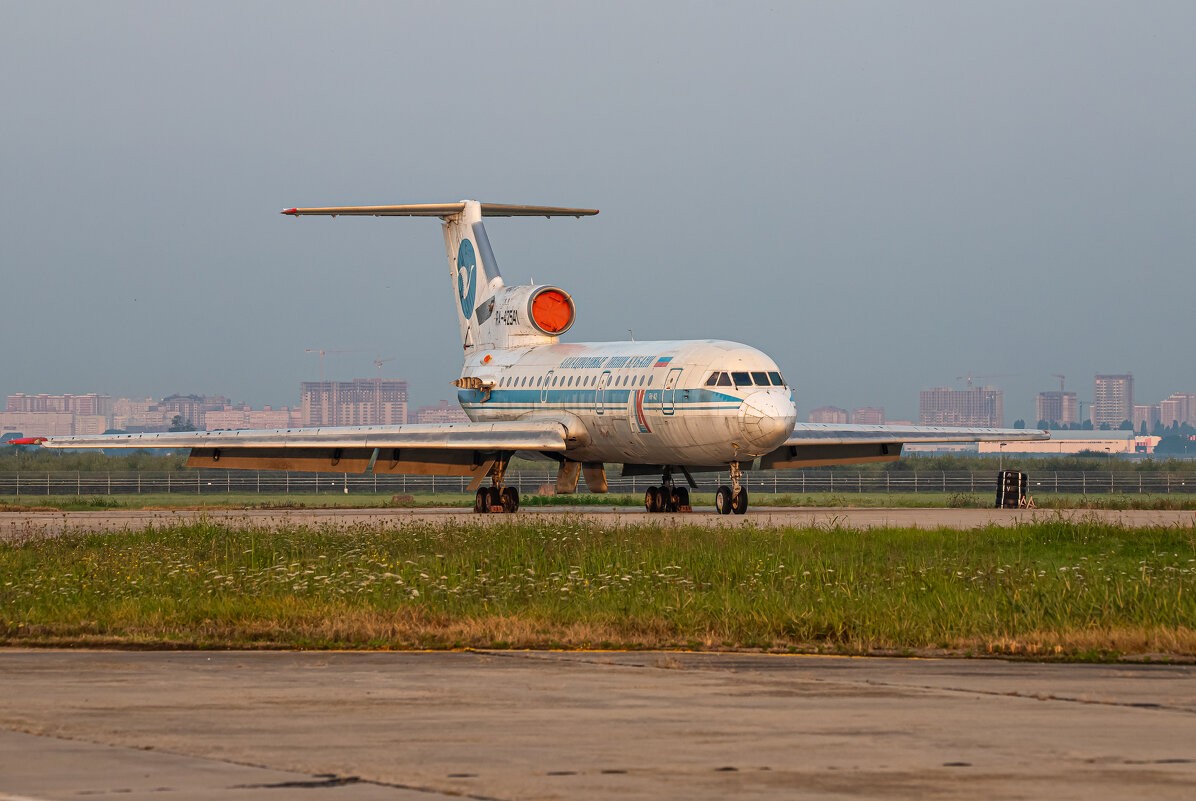 Як-42 Аэропорт Краснодар - Пашковский - Roman Galkov