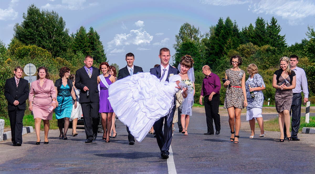 Свадебное фото. Перенос невесты через мост. - Анатолий Клепешнёв