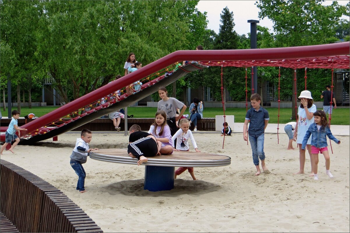детская площадка в парке галицкого в краснодаре