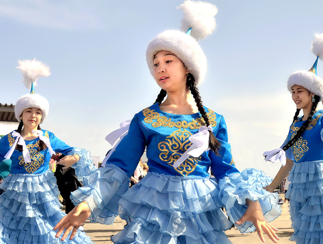 Казахский коллектив народного танца. - Александр Максяшин