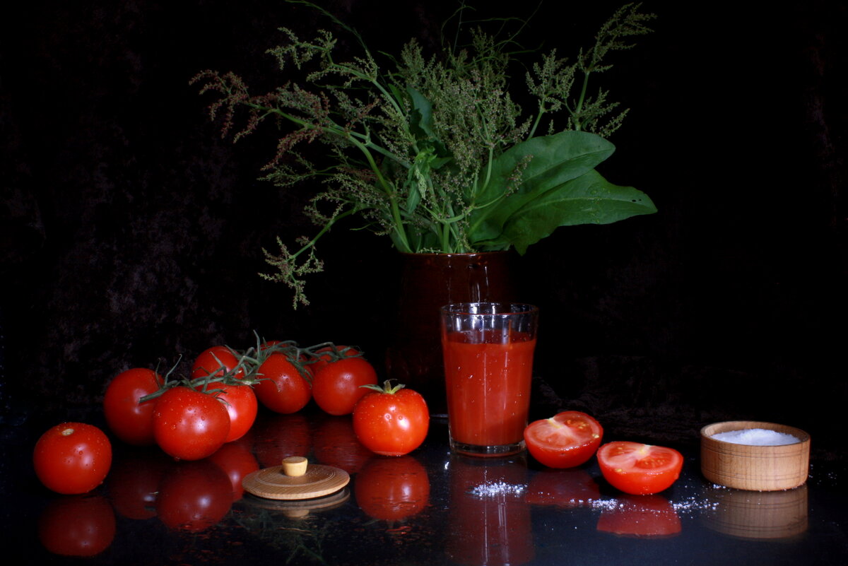 Натюрморт с томатным соком... - Нэля Лысенко
