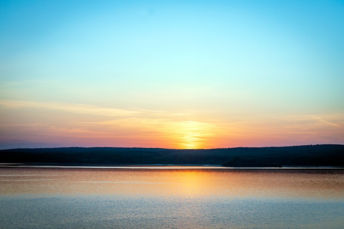 Восход солнца на озере - Лариса Корсакова