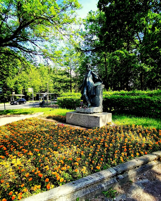 Памятник Пушкину (ск. Бернштам Л.А.) у Египетских ворот в ЦС - Сергей 