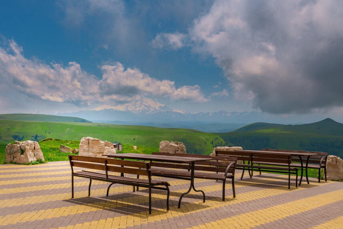 Смотровая площадка и летнее кафе на перевале Гум- Баши - Сергей Сабешкин