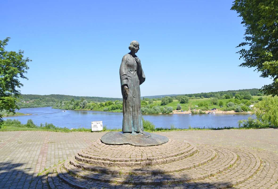 Памятник М. Цветаевой в Тарусе - Нина Синица